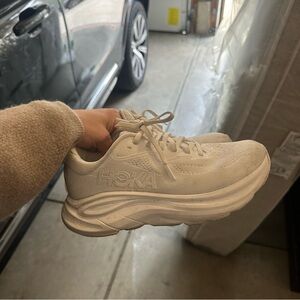 Women’s hokas Clifton size 7